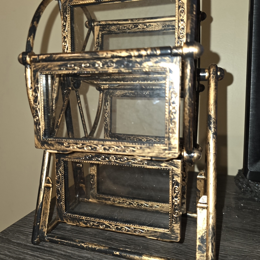 Vintage-Style Rotating Photo Frame